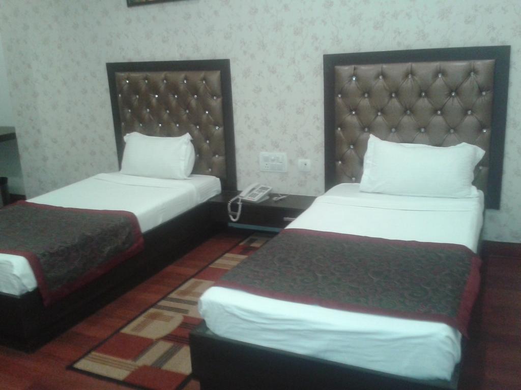 Hotel Krishna International Vrindavan Bilik gambar