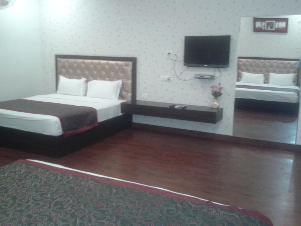 Hotel Krishna International Vrindavan Bilik gambar