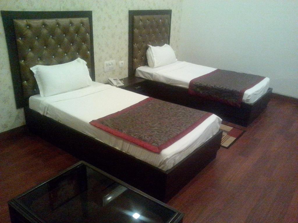 Hotel Krishna International Vrindavan Bilik gambar