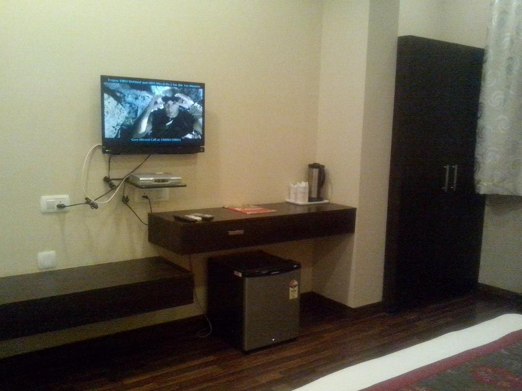 Hotel Krishna International Vrindavan Bilik gambar