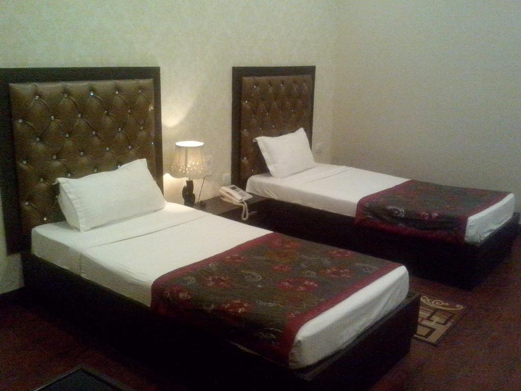 Hotel Krishna International Vrindavan Bilik gambar