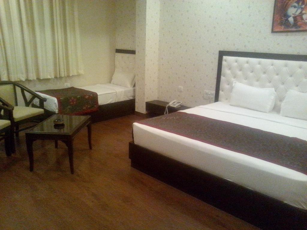 Hotel Krishna International Vrindavan Bilik gambar