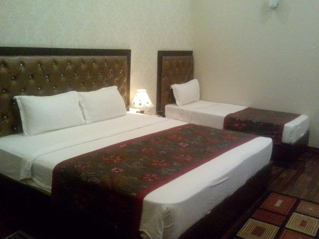 Hotel Krishna International Vrindavan Bilik gambar