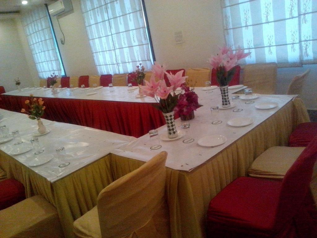 Hotel Krishna International Vrindavan Luaran gambar